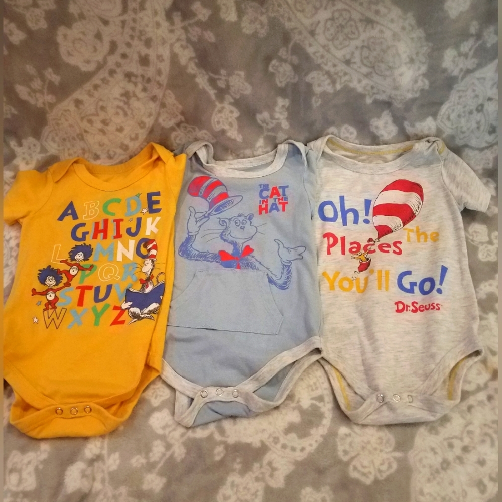 3 DR. SEUSS ONESIES. UNISEX. 12 MON. DR. SEUSS BRAND.